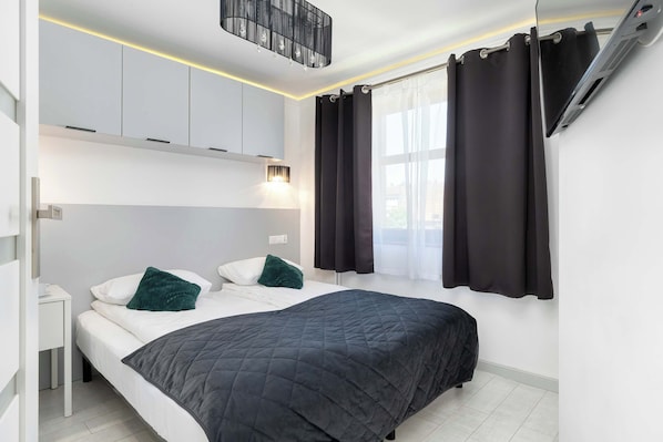 2 habitaciones, tabla de planchar con plancha, cuna de viaje y wifi