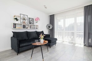 Televisión y oficina 