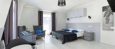 Iron/ironing board, WiFi, bed sheets