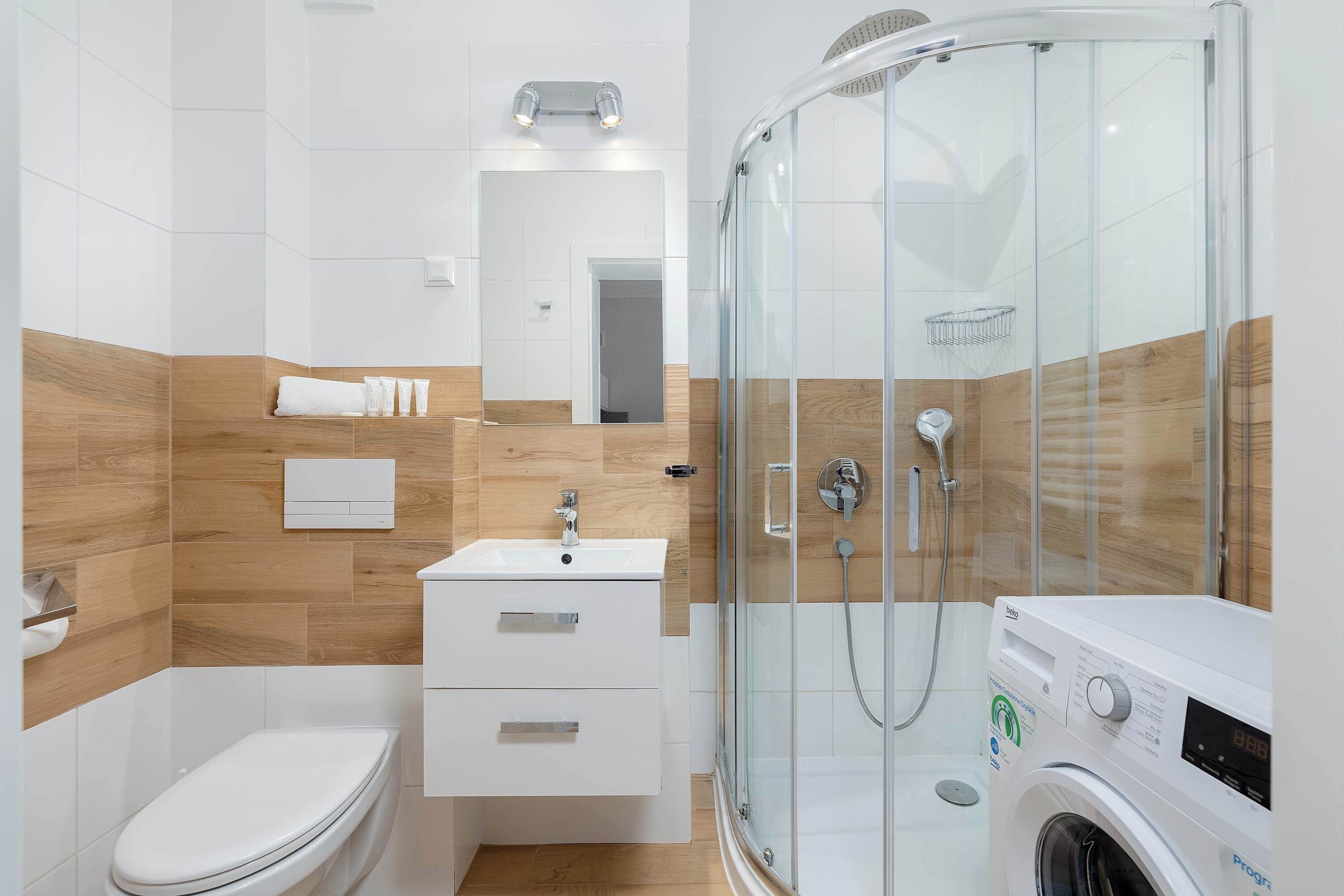 Shower, hair dryer, towels, shampoo