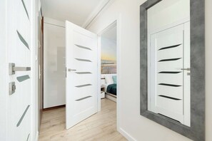 1 dormitorio, tabla de planchar con plancha, wifi y ropa de cama