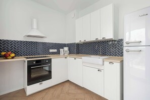 Refrigerador, horno, parrilla de estufa y lavavajillas