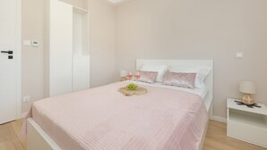 1 habitación, tabla de planchar con plancha, wifi y ropa de cama 