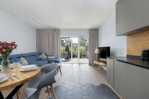 TV - Stylish Apartment with Balcony | Parking, Close to the Beach (Międzywodzie)
