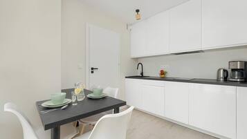 Kühlschrank, Herdplatte, Geschirrspüler