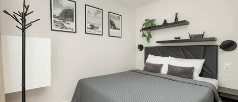 1 habitación, tabla de planchar con plancha, cuna de viaje y wifi