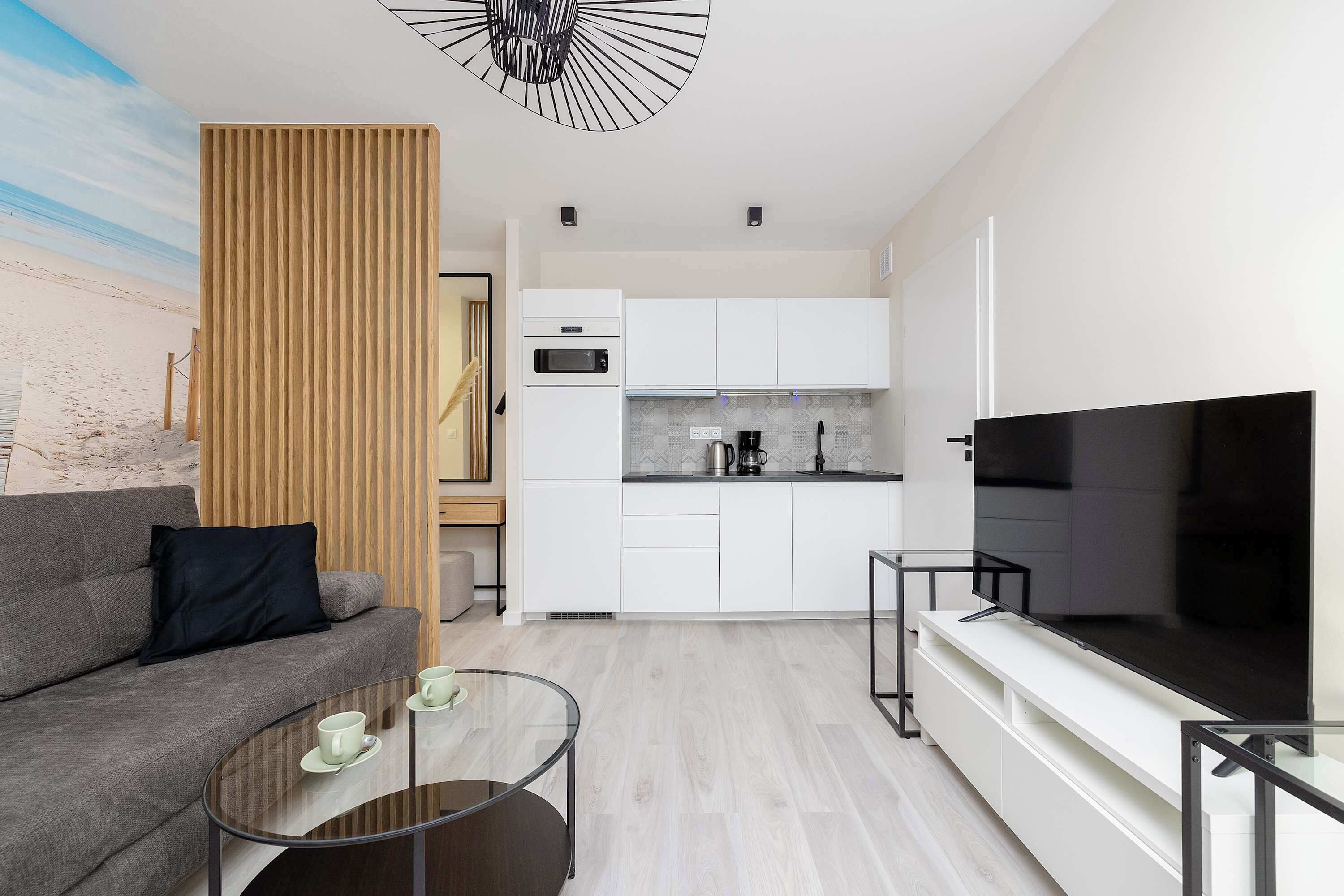 Una televisión, una oficina