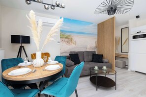 TV, offices - Stylish Apartment | 200 m to the Beach, Balcony and Air Conditioning (Niechorze)