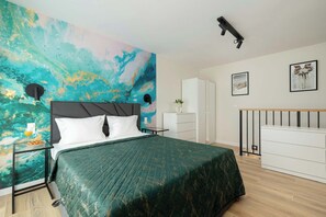 Iron/ironing board, travel cot, WiFi, bed sheets