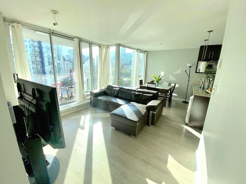 Best Location in Downtown Vancouver!