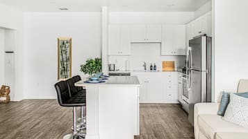 Microonde, forno, piano cottura, lavastoviglie