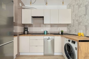 Fridge, stovetop, dishwasher, coffee/tea maker