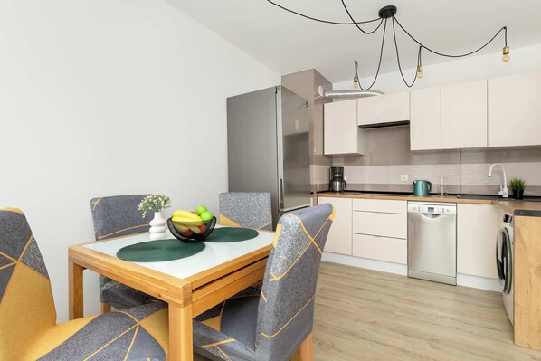 Fridge, stovetop, dishwasher, coffee/tea maker