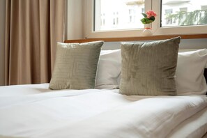 3 bedrooms, desk, iron/ironing board, travel cot