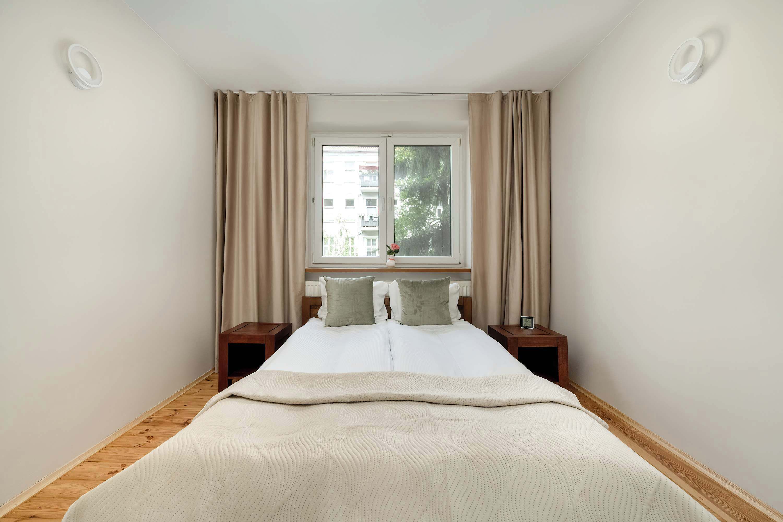 3 bedrooms, desk, iron/ironing board, travel cot