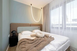 3 bedrooms, desk, iron/ironing board, travel cot