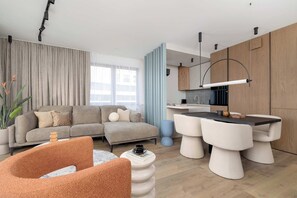 TV, offices - Al. Kijowska 5 | Air Conditioned Apartment | Desk (Kraków)