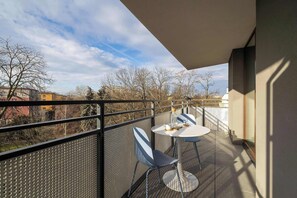 Outdoor dining - Al. Kijowska 5 | Air Conditioned Apartment | Desk (Kraków)