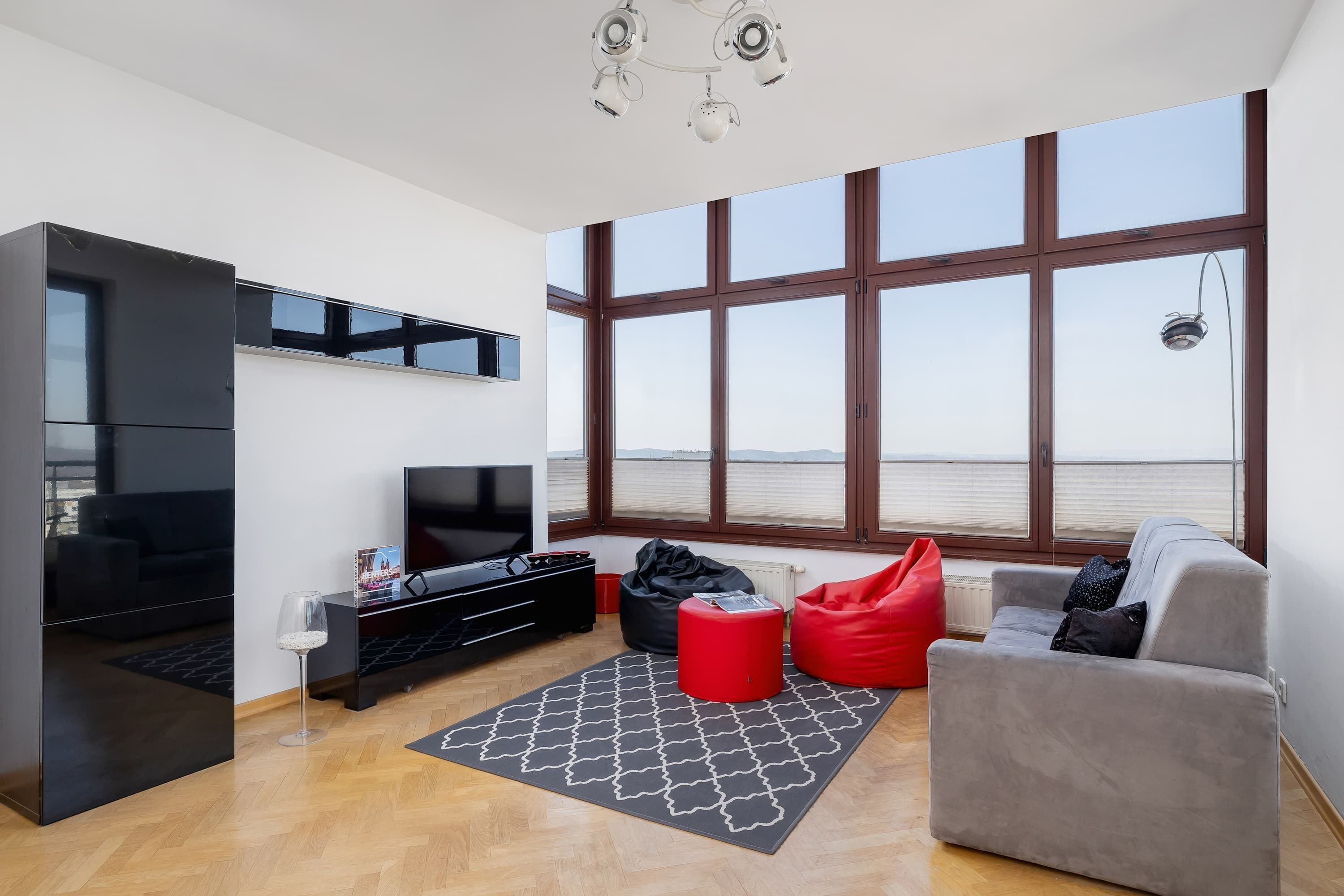 Een televisie en een kantoor