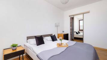 1 slaapkamer, een strijkplank/strijkijzer, reisbedje, wifi