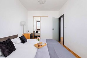 1 chambre, fer et planche à repasser, lit parapluie, Wi-Fi