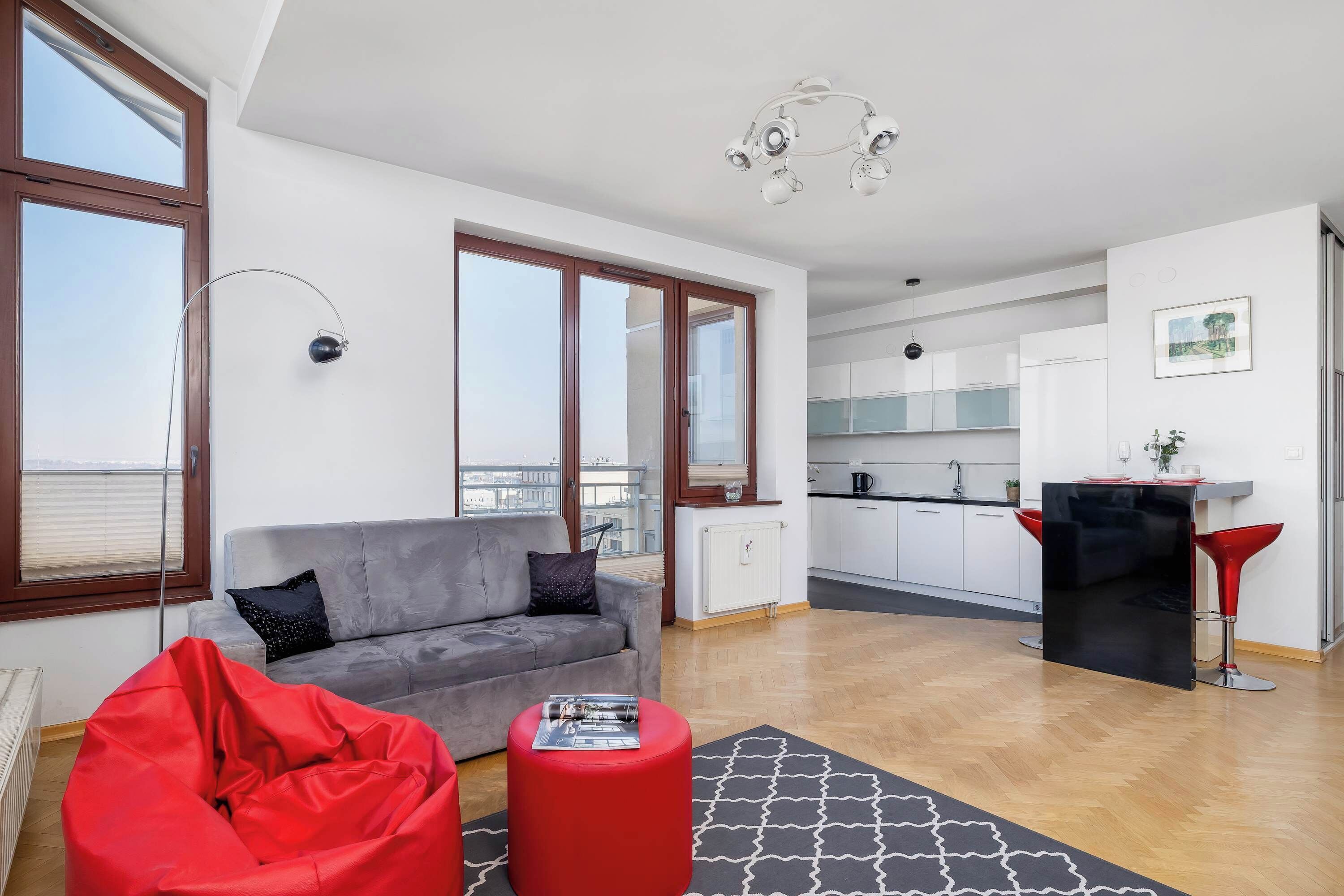 Televisión y oficina 