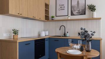 Frigorífic, microones, forn i placa de cuina