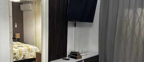 Iron/ironing board, WiFi, bed sheets