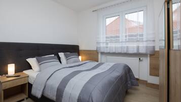 Bügeleisen/Bügelbrett, WLAN, Bettwäsche