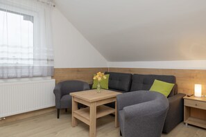 TV, offices - Szamotulanka |  Practical Studios | Parking (Rewal)