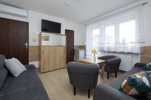 テレビ、書斎 / ワークスペース