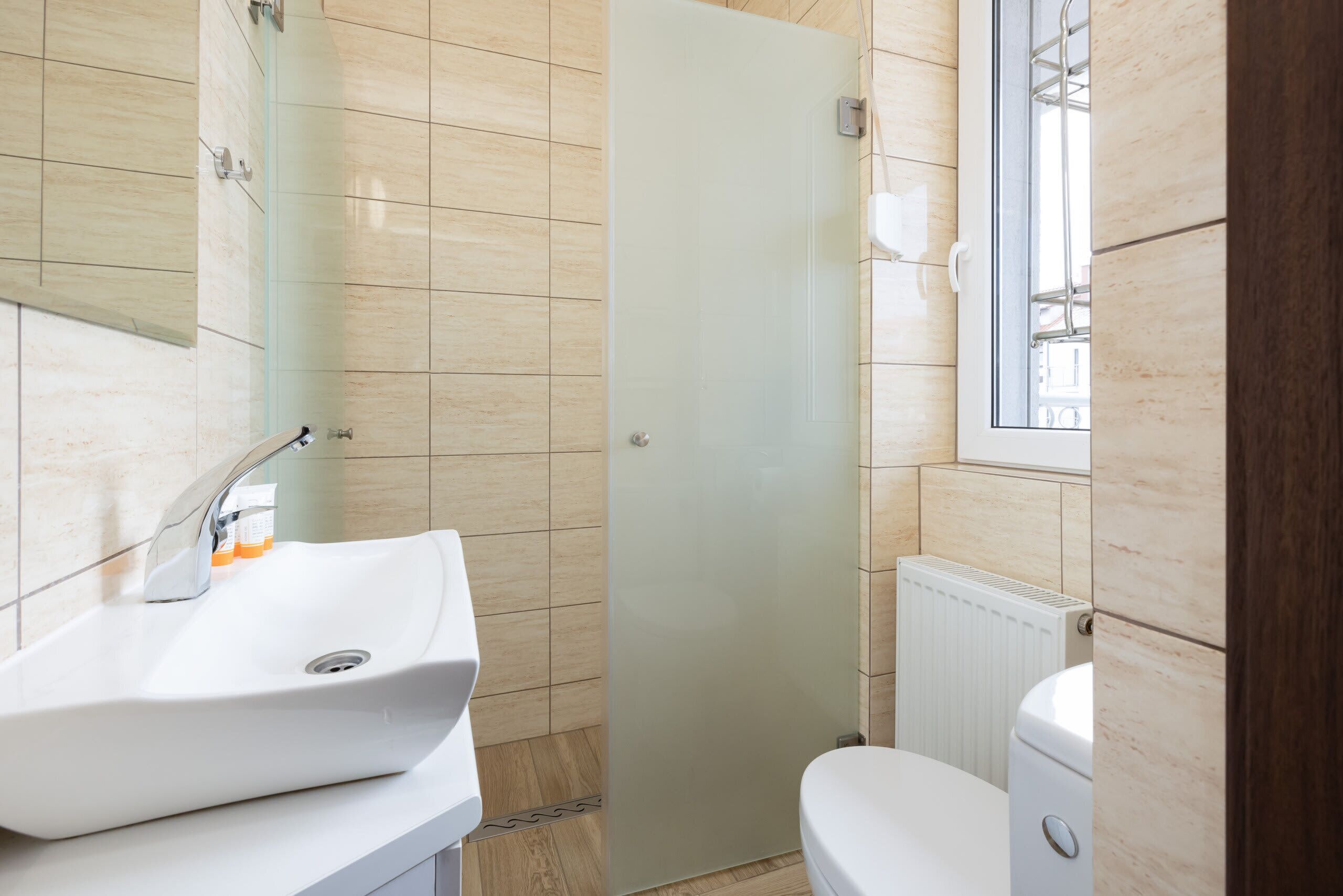 Shower, hair dryer, towels, shampoo