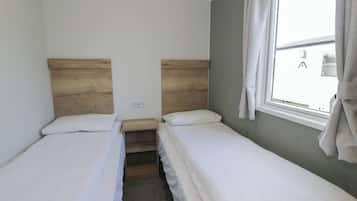 3 dormitoris, decoració individual i mobiliari individual