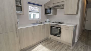 Cookware/dishes/utensils