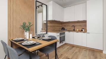 Kühlschrank, Ofen, Herdplatte, Geschirrspüler