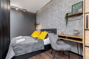 Desk, iron/ironing board, WiFi, bed sheets