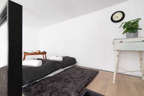 Iron/ironing board, travel crib, WiFi, bed sheets