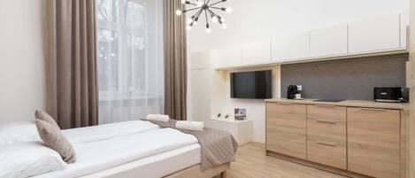 Iron/ironing board, WiFi, bed sheets