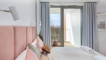 Een strijkplank/strijkijzer, reisbedje, wifi, beddengoed