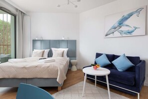 Iron/ironing board, WiFi, bed sheets