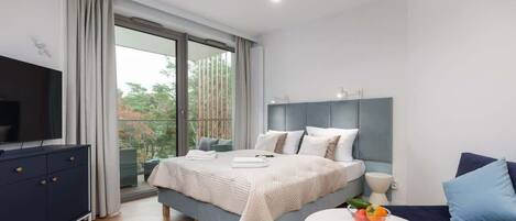 Iron/ironing board, WiFi, bed sheets