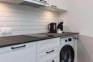 Fridge, stovetop, dishwasher, coffee/tea maker