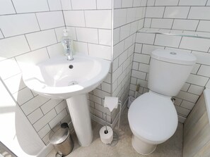 Cottage | Bathroom | Shower