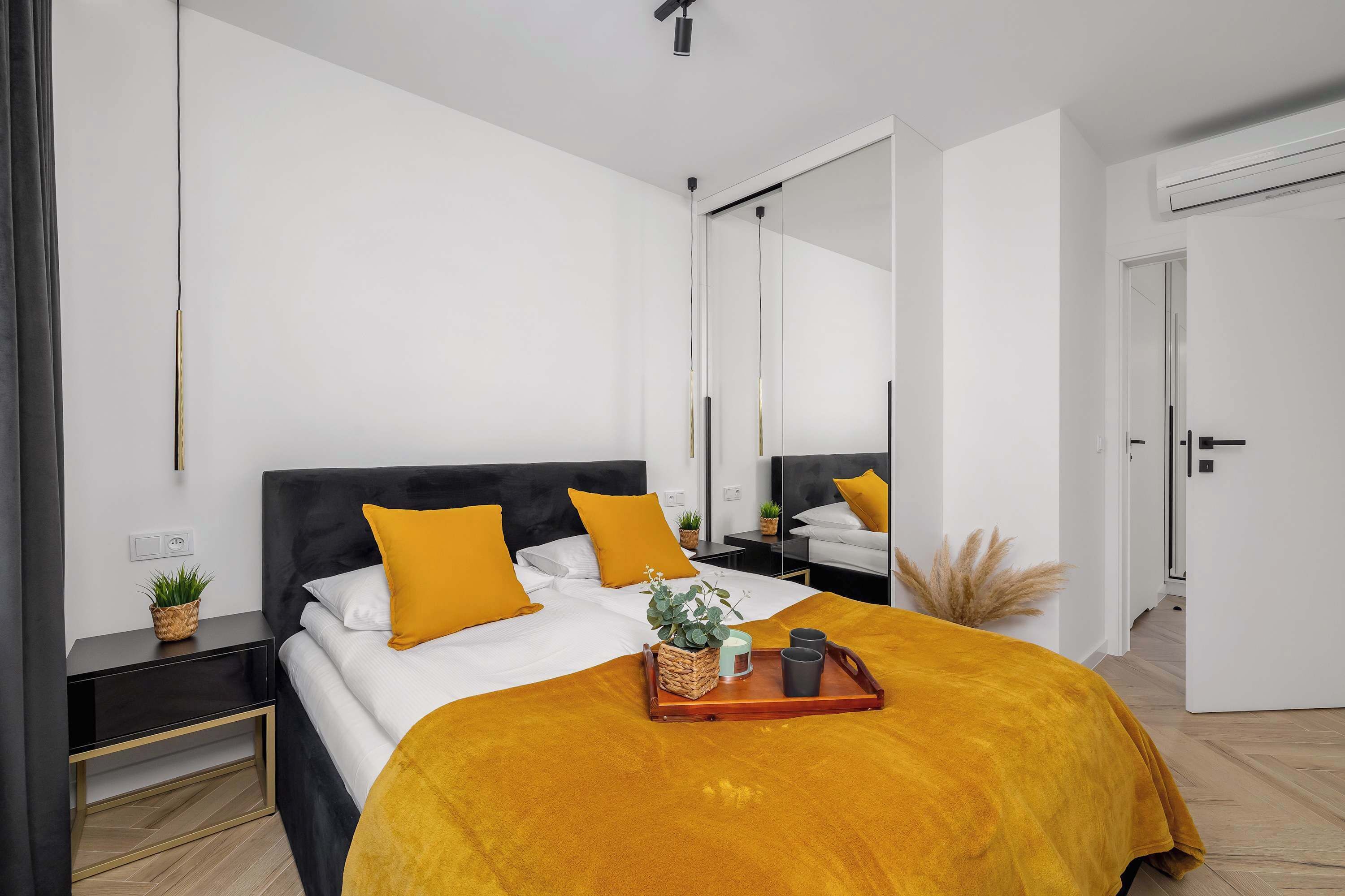 2 bedrooms, desk, iron/ironing board, travel crib