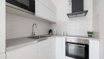 Frigorífic, microones, forn i placa de cuina