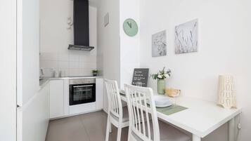 Frigorífic, microones, forn i placa de cuina