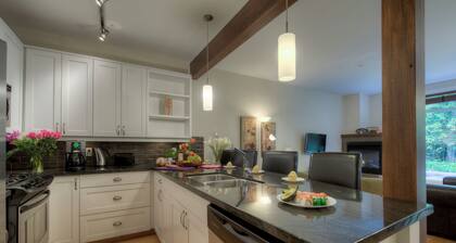 TW 55 Large West Coast Style Vacation Home at Rathtravor Beach!