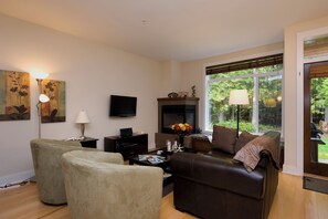 Televisie en een open haard
