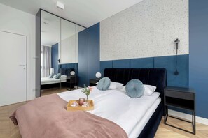 2 Schlafzimmer, Schreibtisch, Bügeleisen/Bügelbrett, Reisekinderbett
