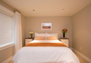 4 bedrooms, iron/ironing board, WiFi, bed sheets - QL41-Spacious Ocean View Cottage Steps from the Beach! (Qualicum Beach)